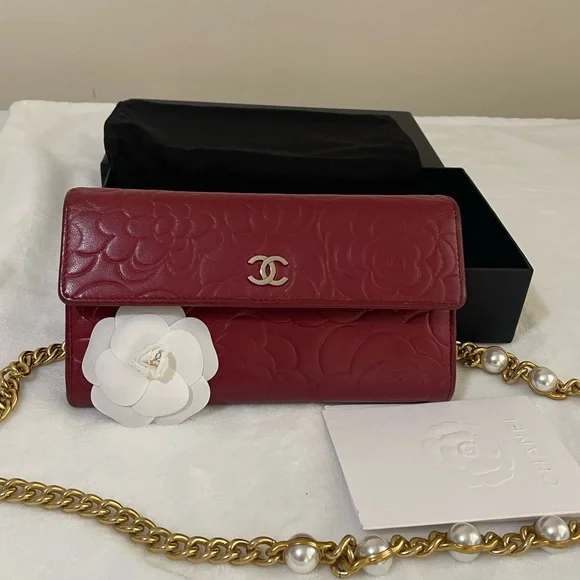 Chanel Lambskin Camellia Embossed wallet - Picture 5 of 16